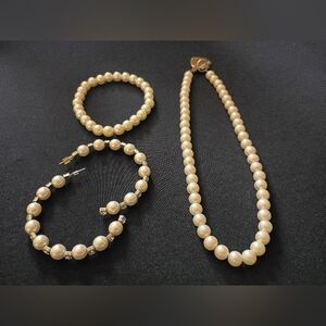 3 PIECE FAUX PEARL & RHINESTONE JEWELRY SET.
